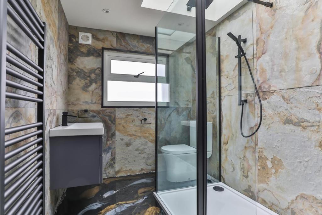 23 Trafalgar Square With Hot Tub And Cinema Scarborough Exterior foto